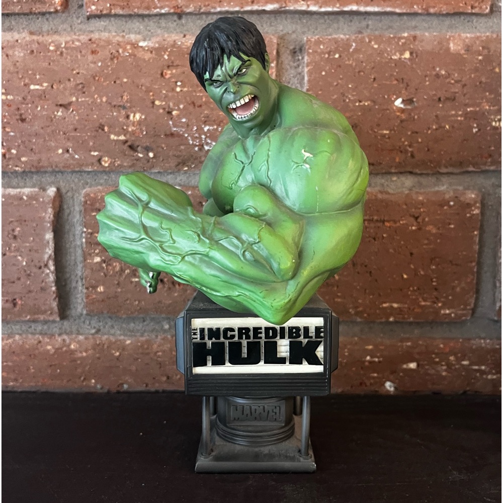 The incredible Hulk bust. 8 1/2” inches tall